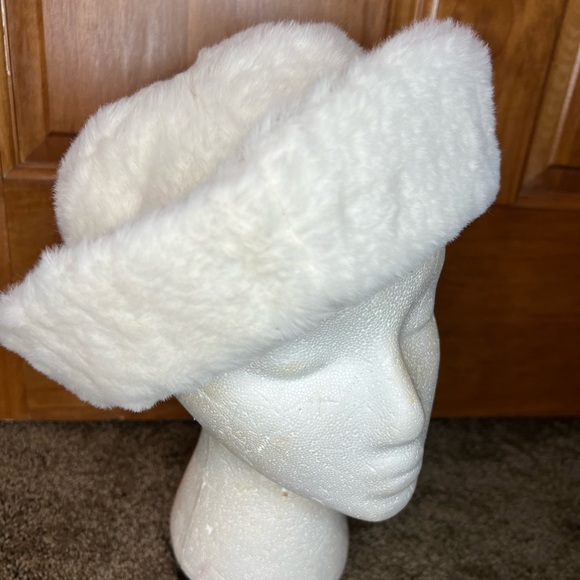 Marcus Adler White faux fur Bucket Hat A 56 - Picture 6 of 8